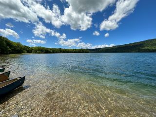 人工物の無い、静かな浜辺からそっとカヌーを漕ぎだします。