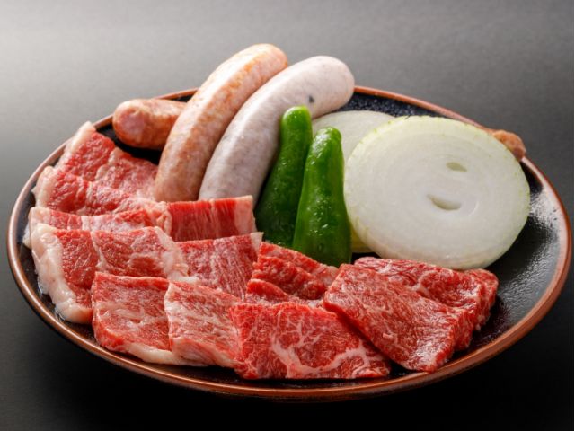 工房の匠ペアランチ4300円 淡路牛・自家製ソーセージ・淡路島たまねぎ (2人分)炭火で焼いて召し上がれ。