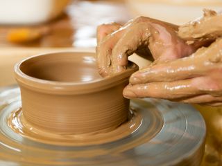電動ろくろ制作風景