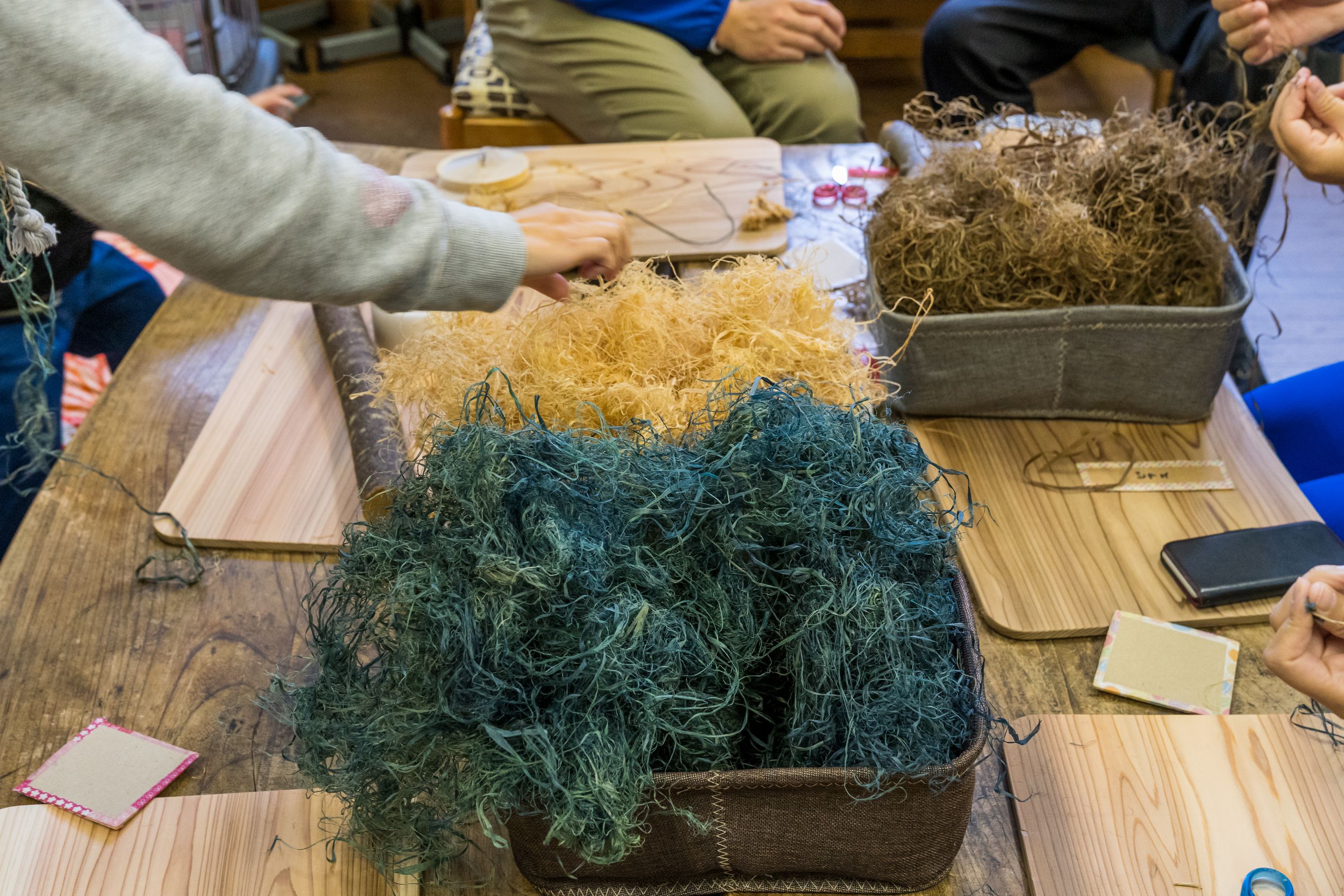 �傫��������3�F�̂�������g�ݍ��킹�邱�Ƃ��ł��܂��B�ׂ������Ă����ƈ�{��{�\��قȂ�܂��B