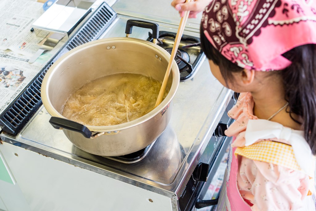 nŊlꂽĂ񑐂ɐAA|A A肵ďƂĂĂ܂B