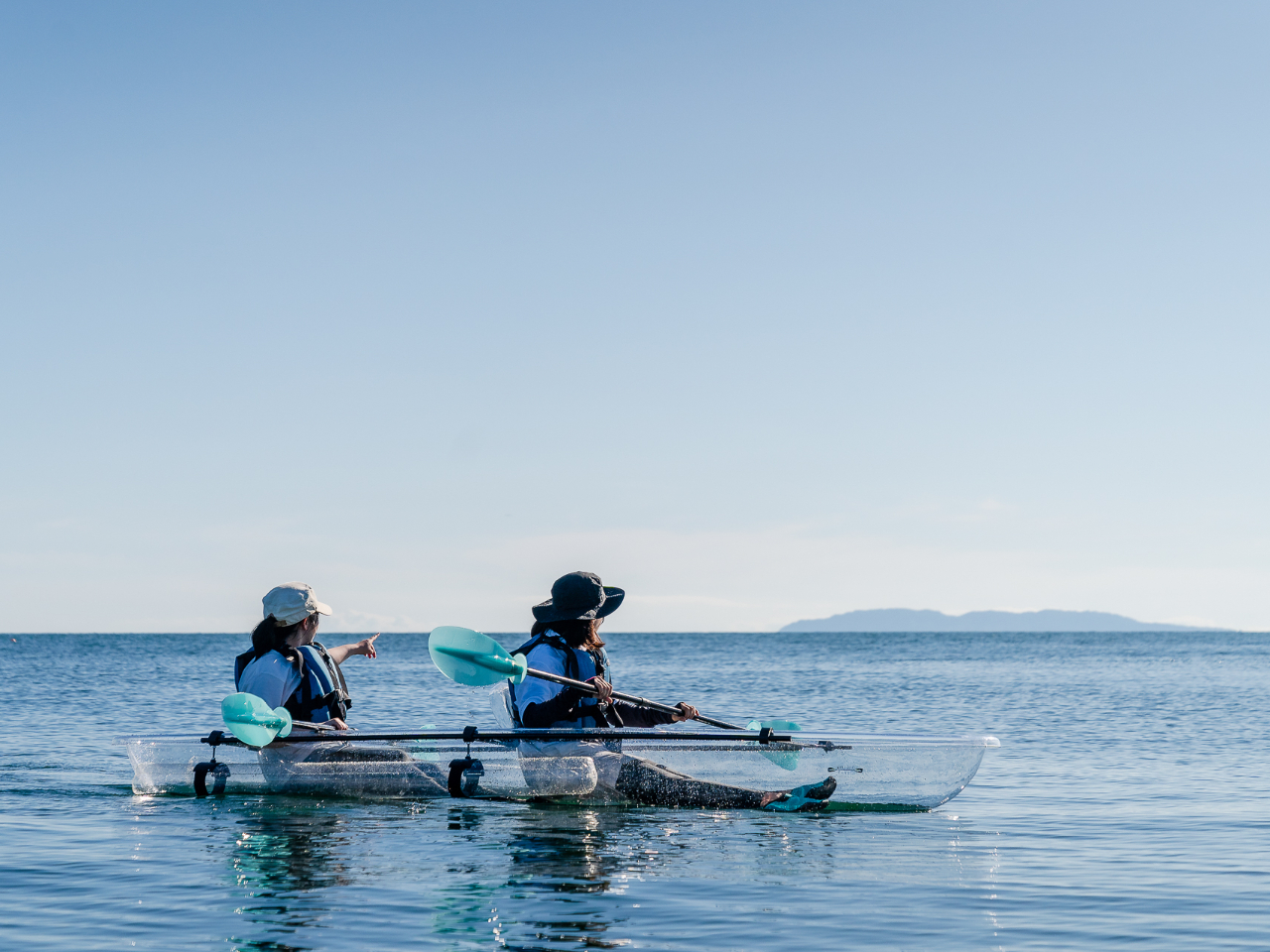 カヤック越しに広がる景色はまるで天然の水族館。あなたにはどんな魚がウェルカムしてくれるでしょうか。