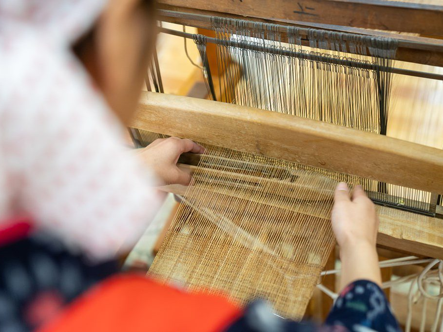 こちらは、しな織の様子