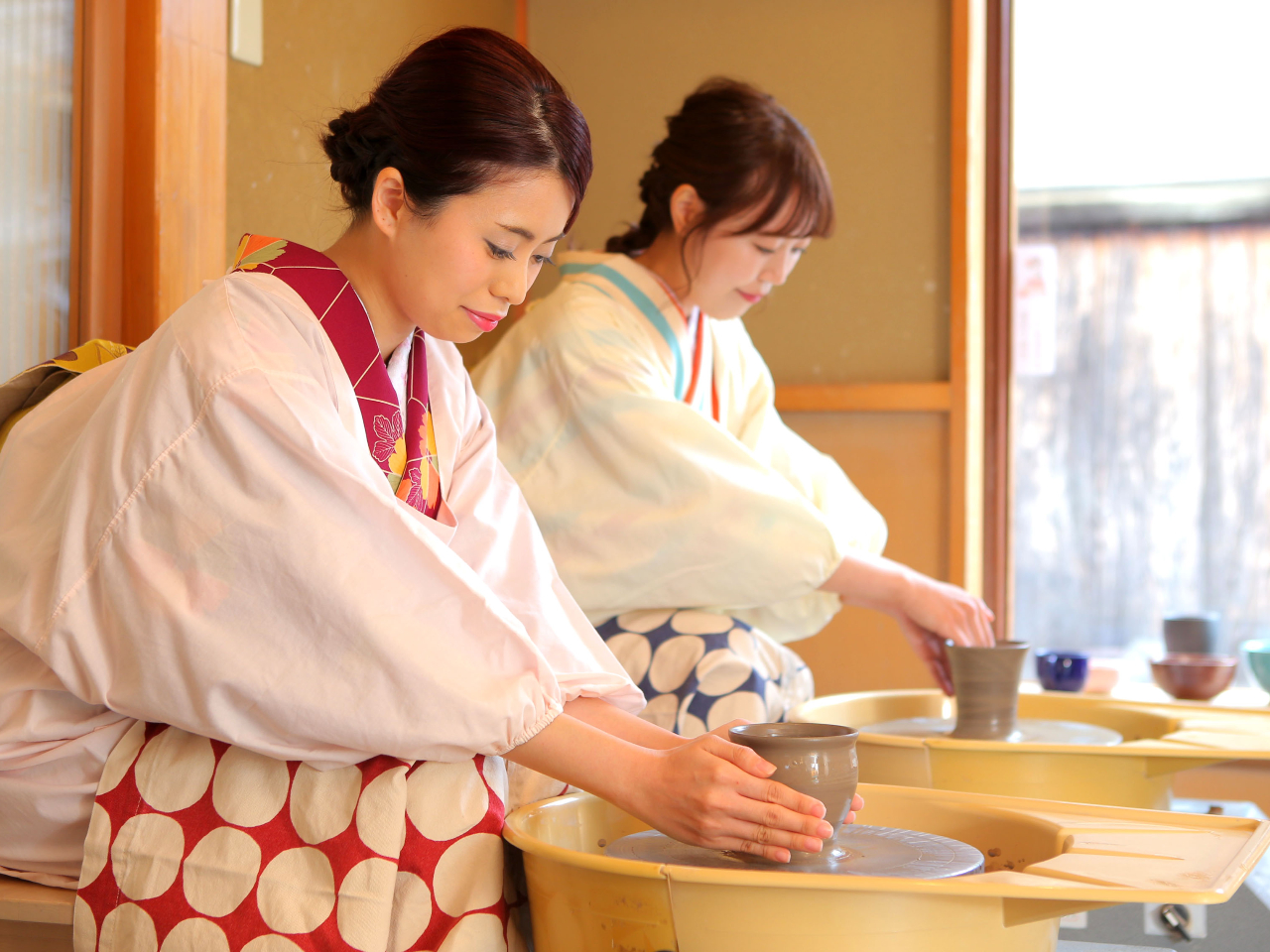 レンタル着物で体験も可能です(割烹着をご用意します)