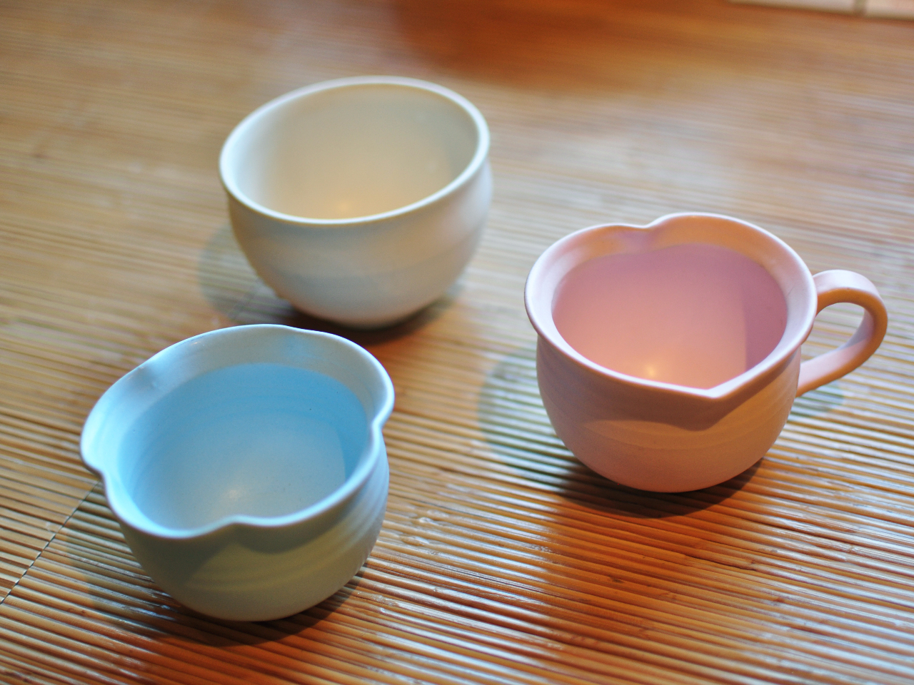 花びらやハート形のカップも作れます。取手も無料です。