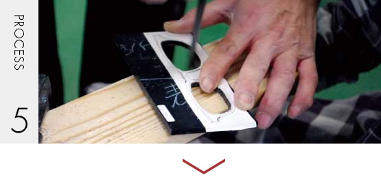 ���X�����g���Č`�𐮂��A�T���h�y�[�p�[�ŕ\�ʂ𐮂��܂��B