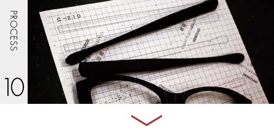 �e���v���i�E�f�j�����̃f�U�C���A�f�ނ�I�сA�t�����g�Ɠ��l�ɐ؍킵�A�I���ł��B�i�I����A�n���̐E�l���d�グ�E�g�ݗ��Ă��s�Ȃ��A���n���͖�ꃖ����ƂȂ�܂��B�j