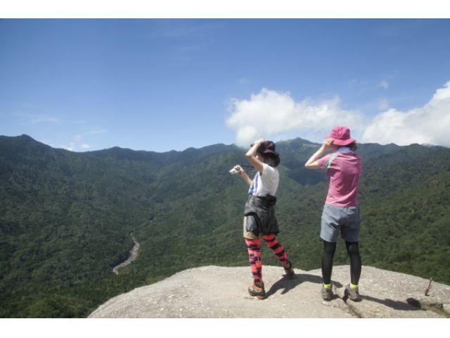 快晴の太鼓岩