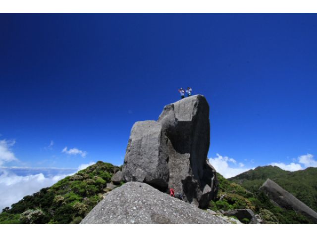 人気の山。黒味岳の山頂へ!