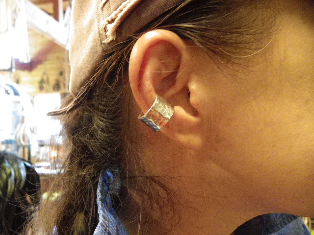 【シルバーイヤーカフ制作体験】ピアスの穴が無くても耳に素敵な装飾!高品位の銀の地...