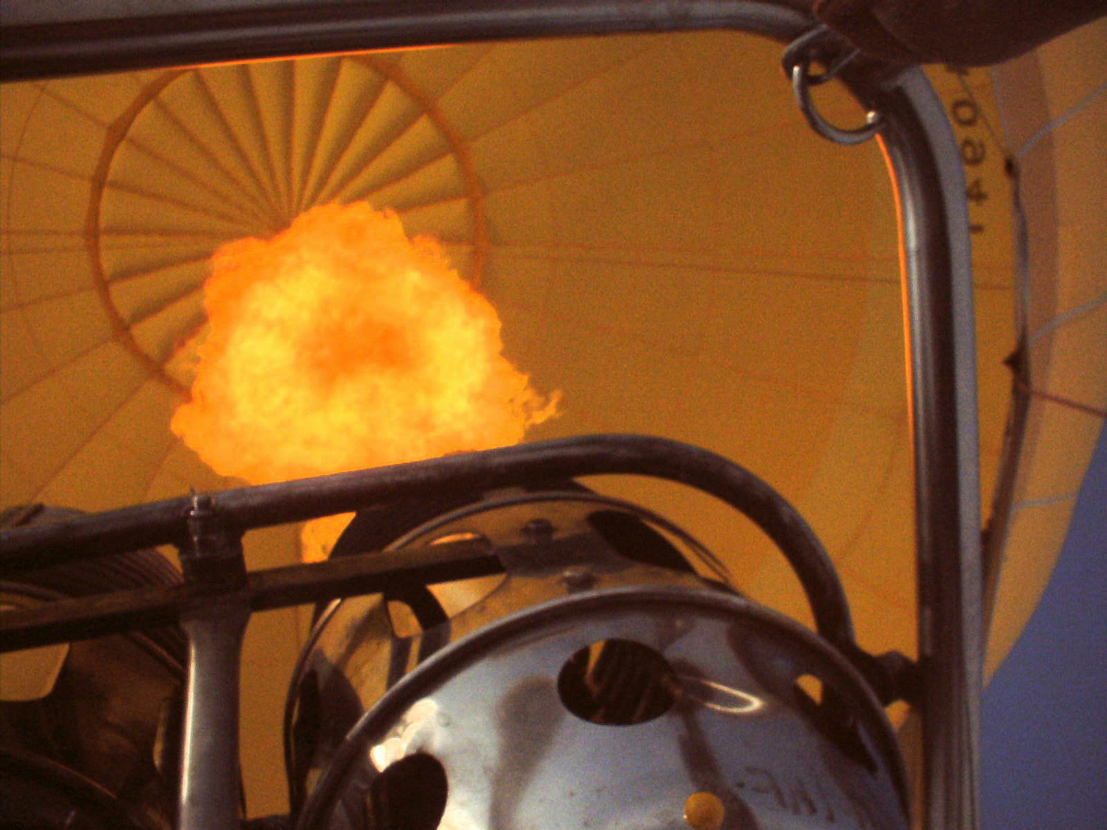 C̕iłBꂽɂ͑RYɖ]߂܂B