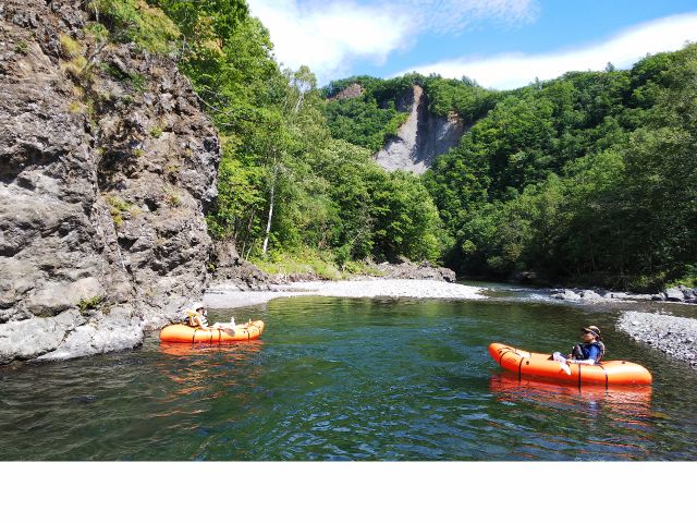 富良野ネイチャークラブ:【簡単・お手軽な新感覚のパドルスポーツ】 パックラフト(半日コース)