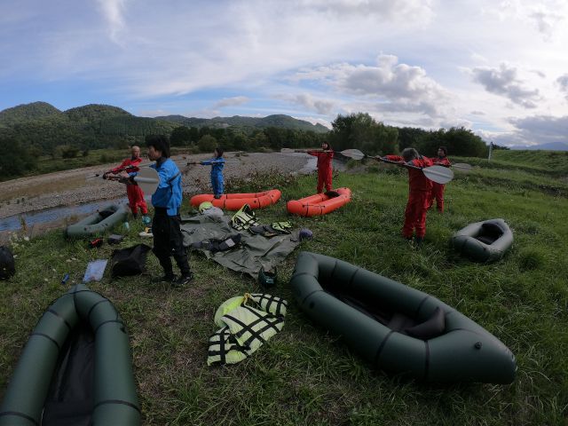 富良野ネイチャークラブ:【簡単・お手軽な新感覚のパドルスポーツ】 パックラフト(半日コース)