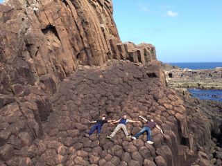 ジオガシ旅行団の代表的なお菓子、俵磯 柱状節理クッキー(ひじき入り)を持っていざ現場へ!