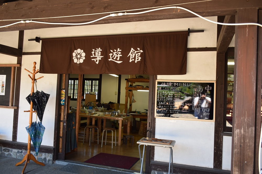 ͓̌VقōsĂ܂B܂܂Őił̖؍HقɗאڂĂ܂B