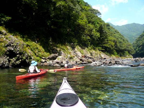 屋久島のカヤック定番コース、清流安房川を堪能する半日リバーカヤックツアー♪