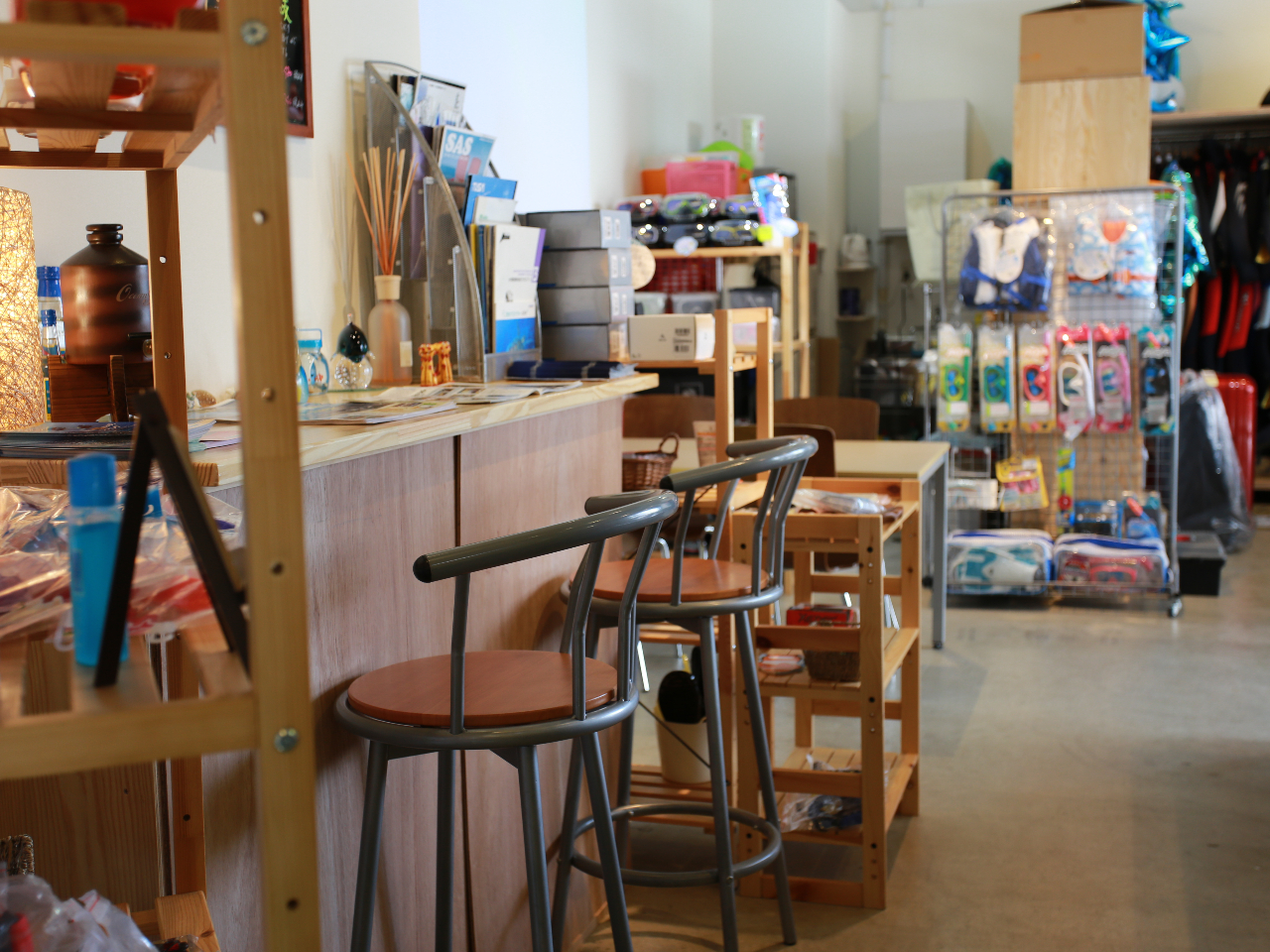 大阪なんばに位置するオーシャンステージ。プールまで車で10分程度です。