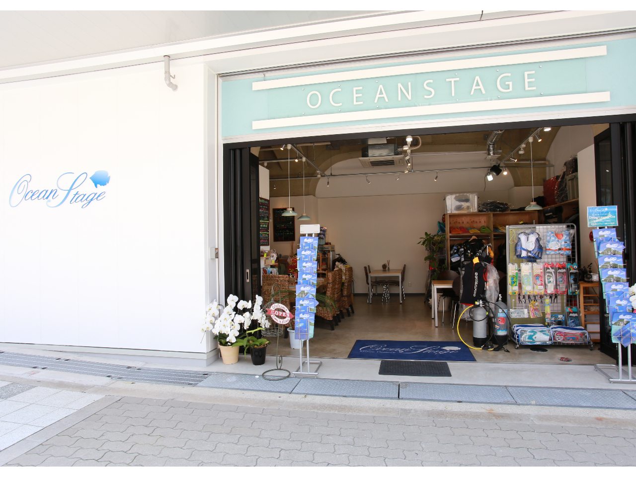 南海なんば駅徒歩7分、地下鉄各線なんば駅徒歩10分、なんばパークスの南に位置するオーシャンステージです。