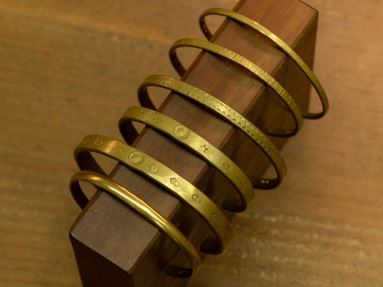 �V���o�[�o���O���f�ށA�����݈Ⴄ����ޑI���ł��܂�