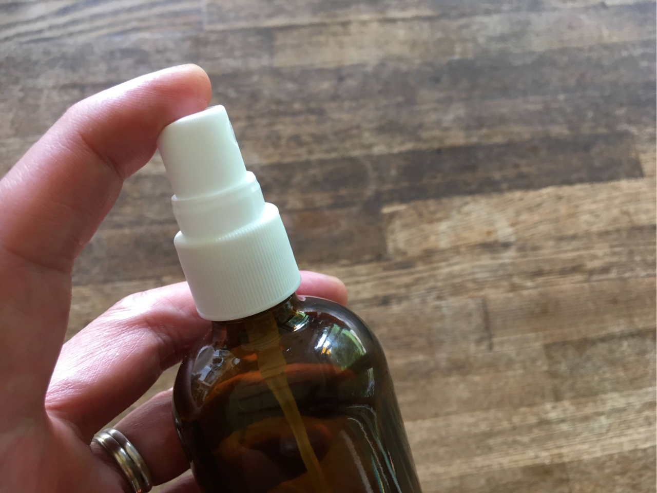 シュッと一吹きで快適な空間に。