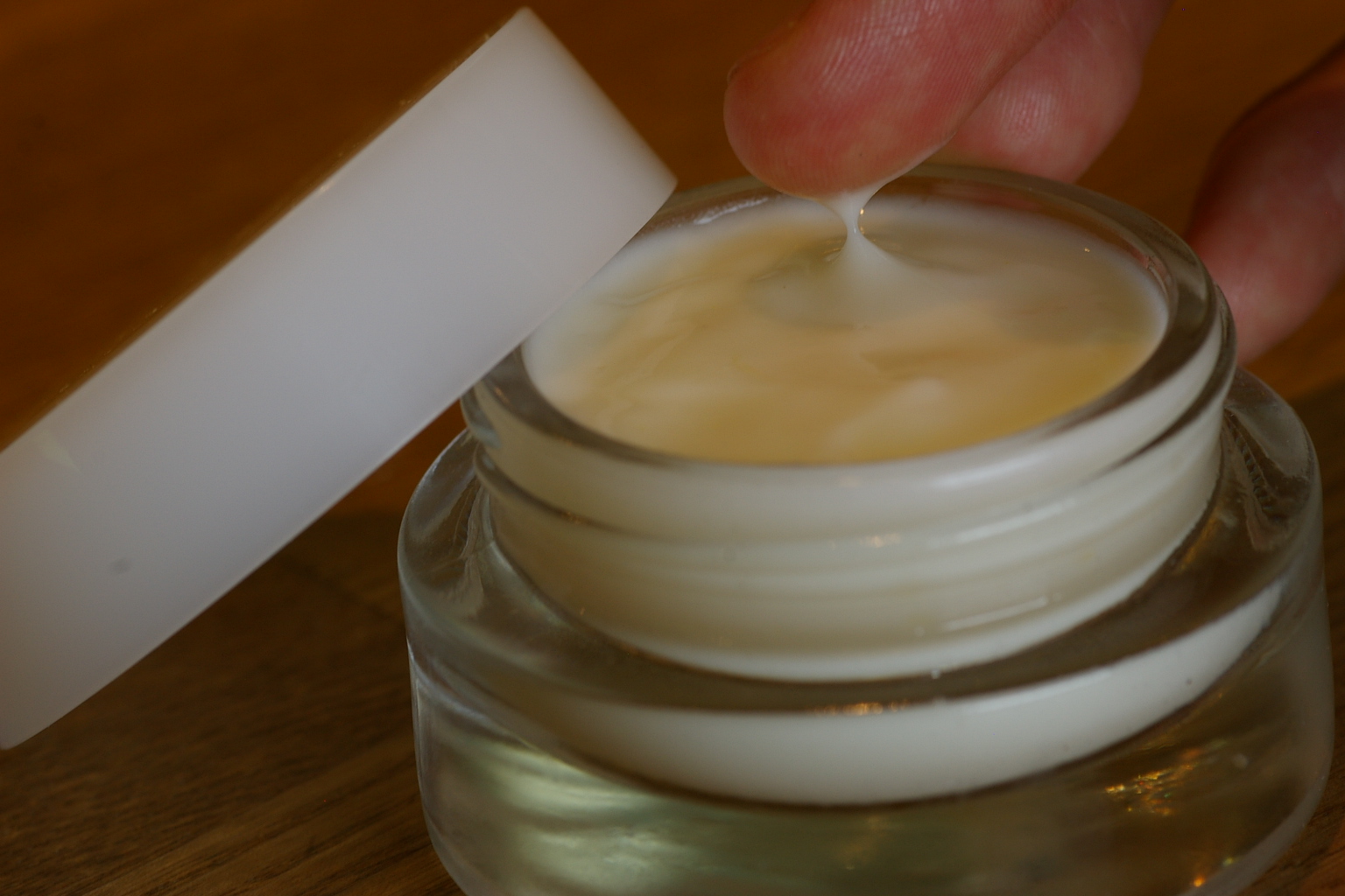 滑らかな使い心地のモイスチャークリーム。