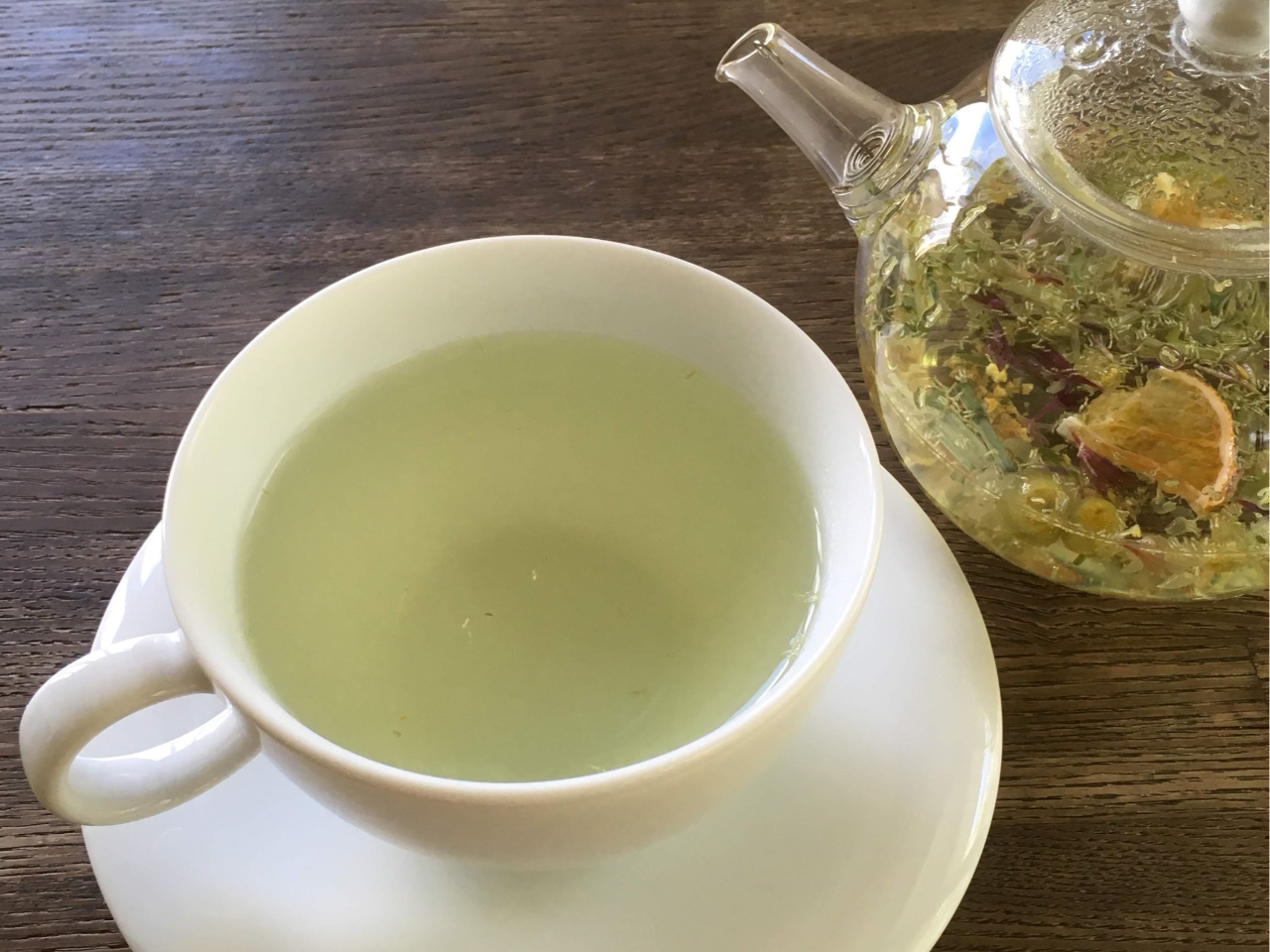 体験教室の後は、眺めのいいティーカフェでフレッシュハーブティーはいかが?