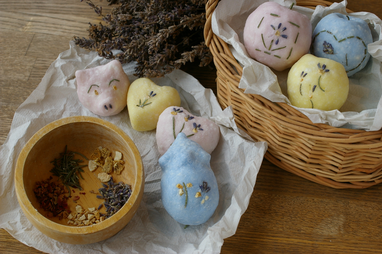 Rނ̍ƂUނ̃J[炨Cɓ`CX