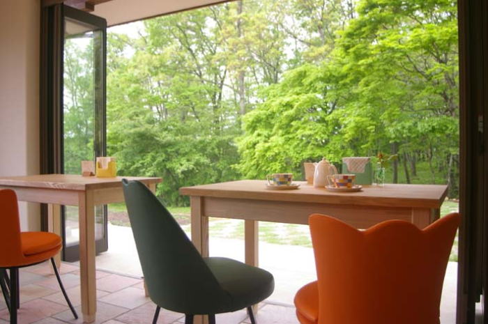 体験教室の後は、眺めのいいティーカフェでフレッシュハーブティーはいかが?