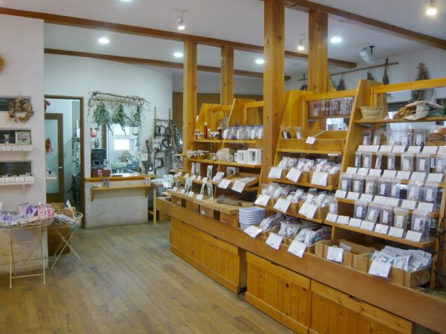 ハーブ専門店ならでは充実の品揃え。ここでしか買えないグッズをget!