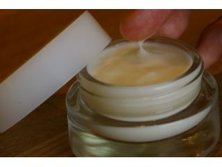 滑らかな使い心地の保湿クリーム。