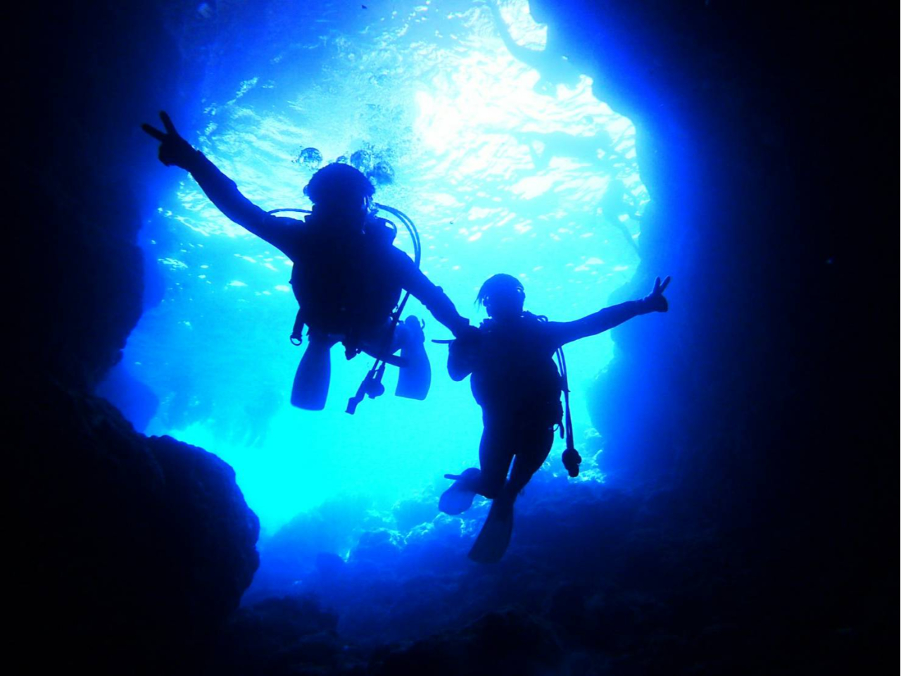 青の洞窟・水中の青
