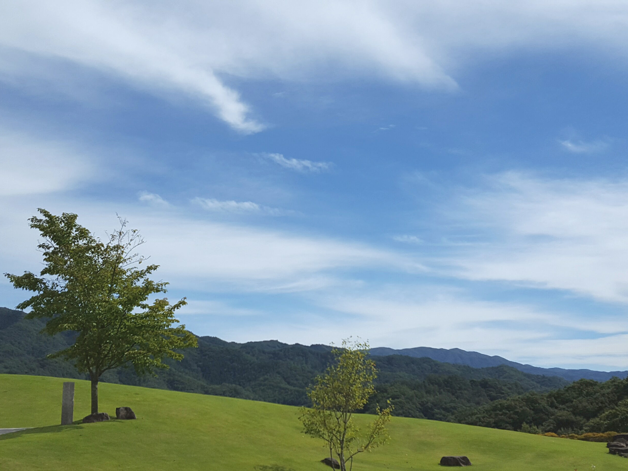 阿武隈の山並みを見渡せる開放的な施設です