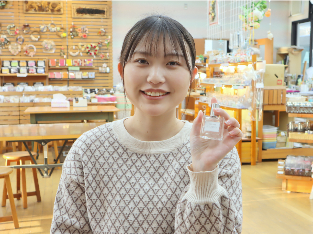 ☆オリジナル香水体験☆ 受付したら体験開始!まずはスタッフの説明をしっかり聞こう♪小さいお子様は大人の方が付いてあげてくださいね。