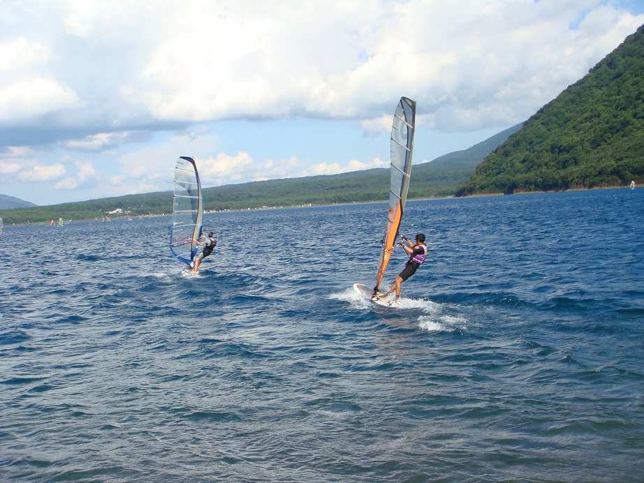 ウィンドサーフィンスクール 本栖湖】送迎有り ウィンドの聖地！水が 