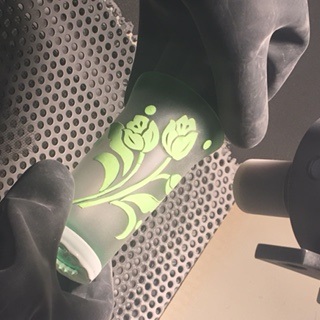 uX^[̒͂ȊBCŃmY畬o鍻KX̕\ʂɐtFKX𒤂Ă܂B