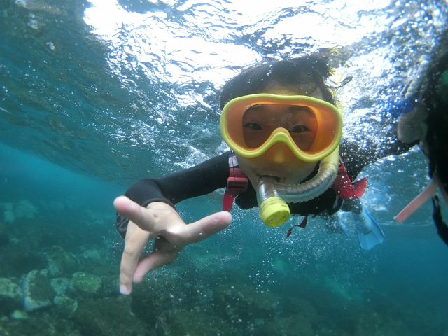 初めての海でもライフジャケットとフロート(浮き輪)があるから安心です。