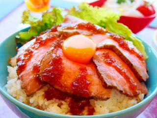 近江牛ローストビーフ丼・サラダ・スープ・デザート(ソフトクリーム食べ放題!)