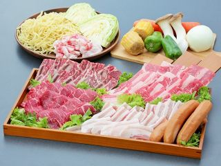 写真は3人前です。 盛り付け・器はイメージです。野菜は季節によって変更になる場合がございます。