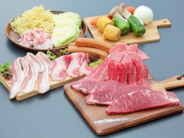 写真は3人前です。 盛り付け・器はイメージです。野菜は季節によって変更になる場合がございます。