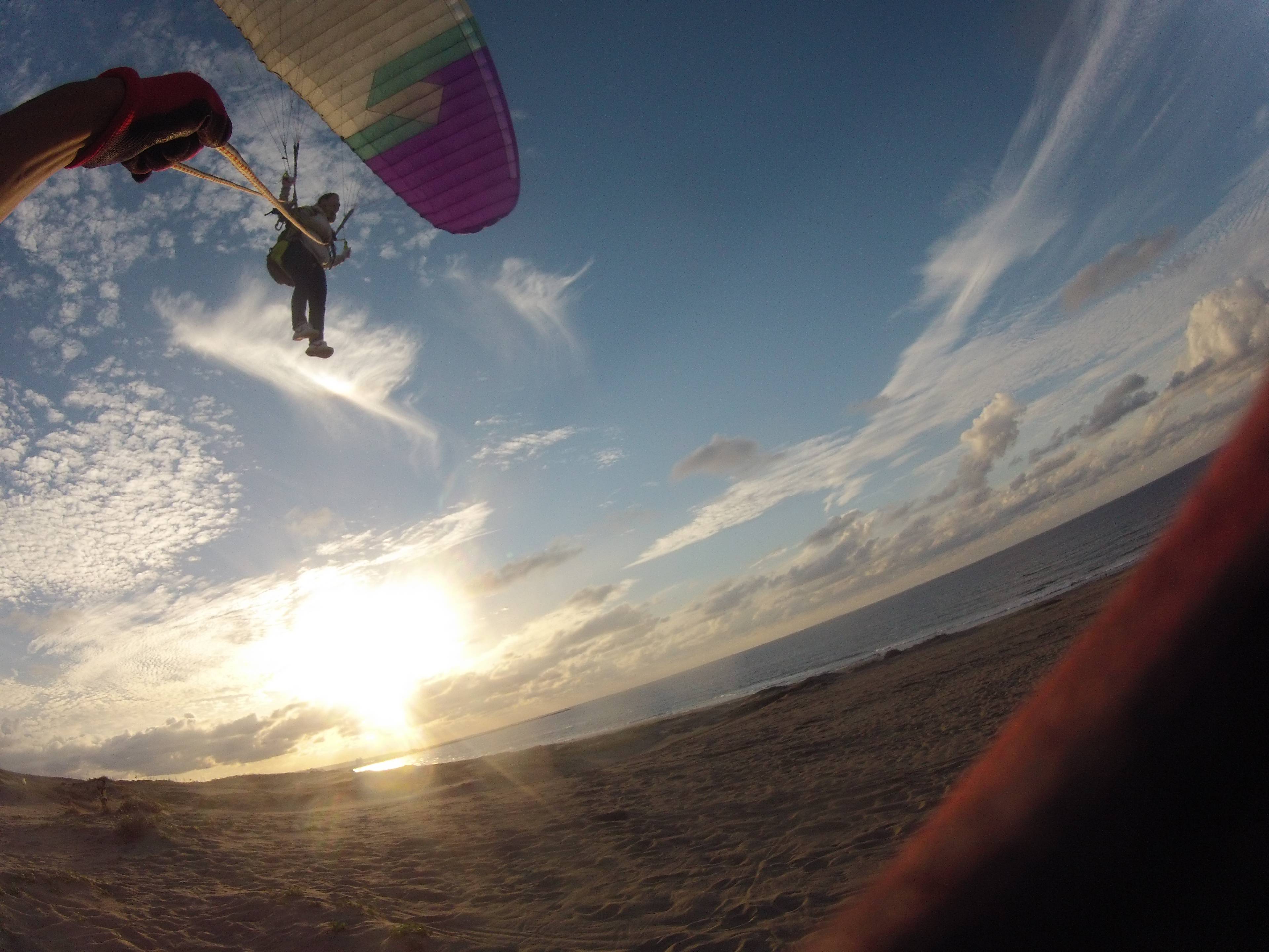 キラキラ光る日本海、夕陽を背景に気持ちのいいフライト◎