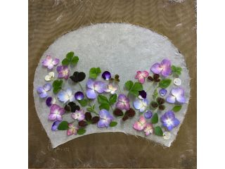 草花を摘んで、好きなようにアレンジ