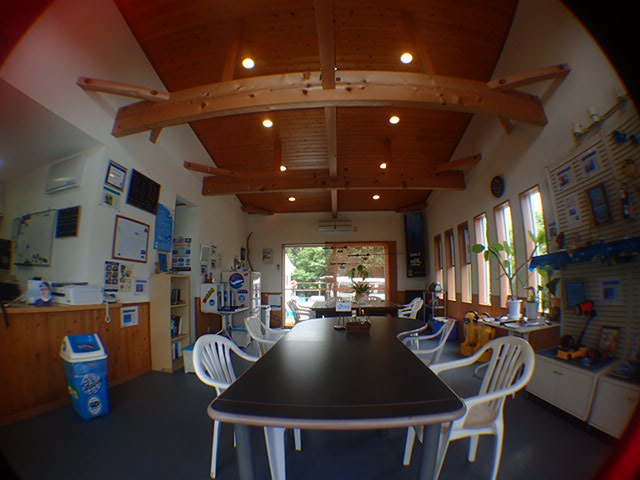 ダイバーのための充実の施設でのんびりと講習ができます。