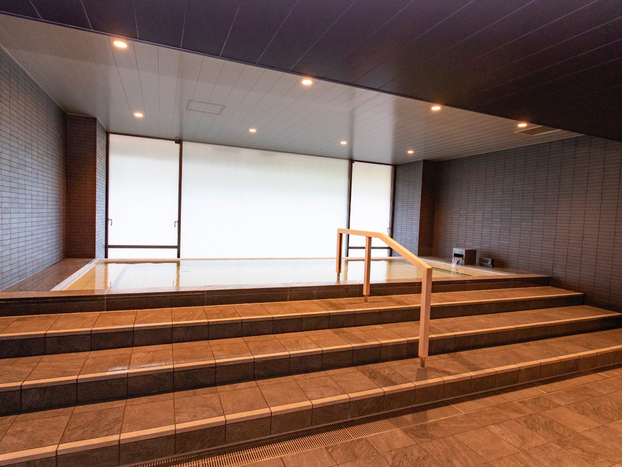 qY_r̉PɌʂ҂łÂ̐c牷܂܂B