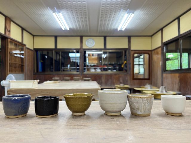 色は5色からお選びいただけます。(なお1色はその時の窯の状態で色が変わる「窯任せの色」となっています。)