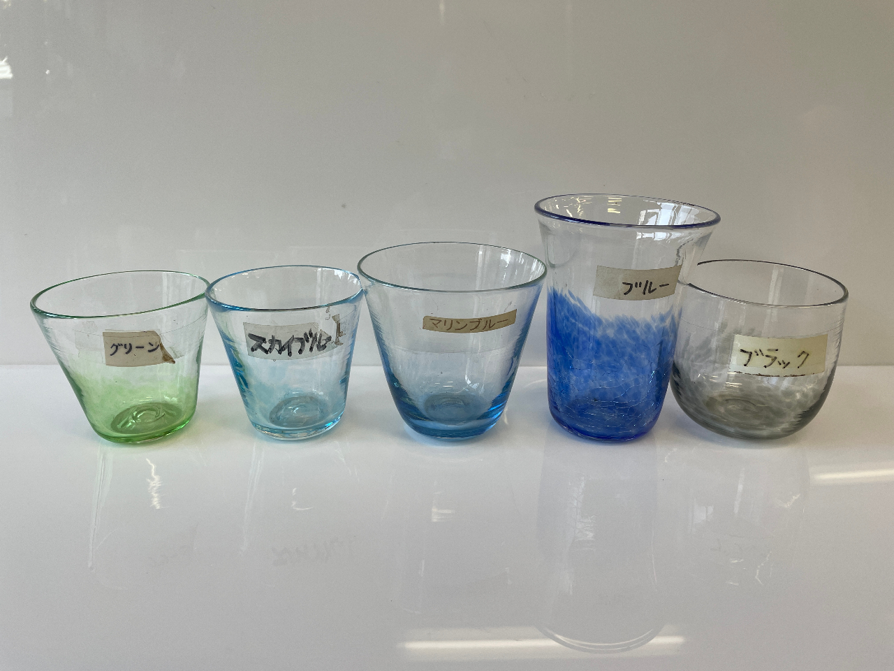 グラスの色は10色よりお選びいただけます。  ※画像はサンプルA