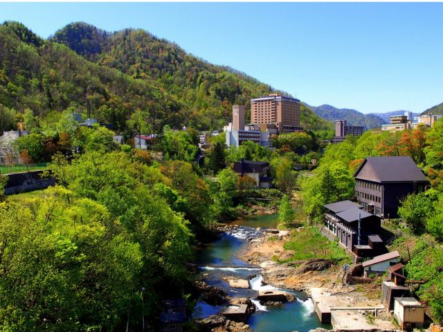 定山渓温泉街すぐそばでカヌー体験!温泉街ホテルから無料送迎もOK!