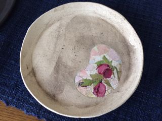 卵殻 陶器 卵の殻を使用した本格アート体験 陶器のお皿 約15センチ をオシャレな後作品に仕上げよう 料金 大人円 高校生以上が対象 卵殻モザイク研究所 じゃらん遊び体験 卵殻 陶器 卵の殻を使用した本格アート体験 陶器のお皿 約15センチ をオシャレな後作品に仕上げよう 料金 大人円 高校生以上が対象 卵殻モザイク研究所 じゃらん遊び体験