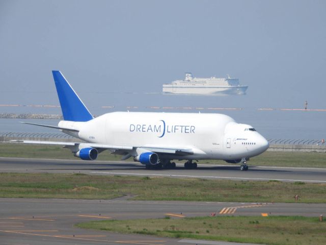 ドリームリフター、国内ではセントレアでしたか見る事が出来ない世界に4機しかない特別機です。