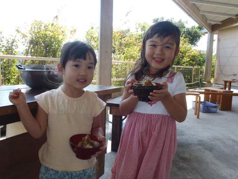 サトウキビ刈りや黒糖づくりで体を動かした後は、ひんやり涼しいかき氷がピッタリ♪