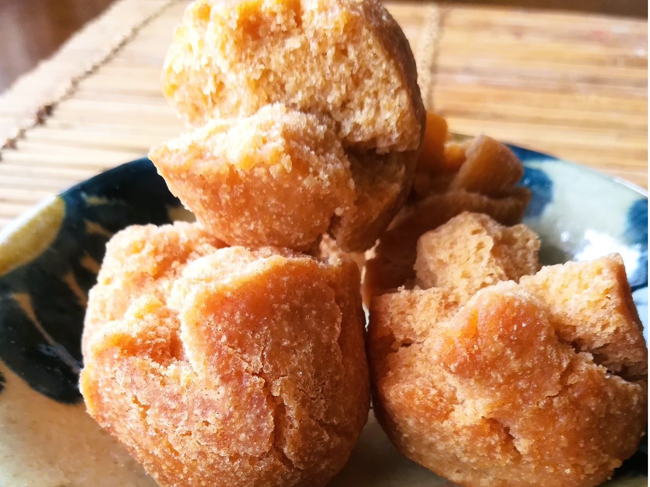 �����I�Ȍ`�̗g���َq�ł�